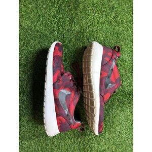 Nike Roshe One Women's Size 7.5 Red Camo Lightweight Casual